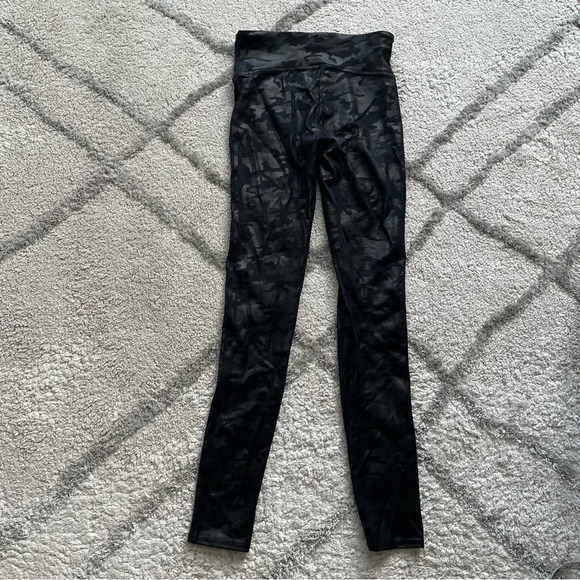 Spanx camo black leggings high rise slimming shiny small - Picture 4 of 7